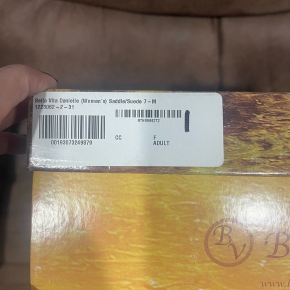 New Bella Vita tan suede pointy toe boots gorgeous 7 $129 - Picture 7 of 7